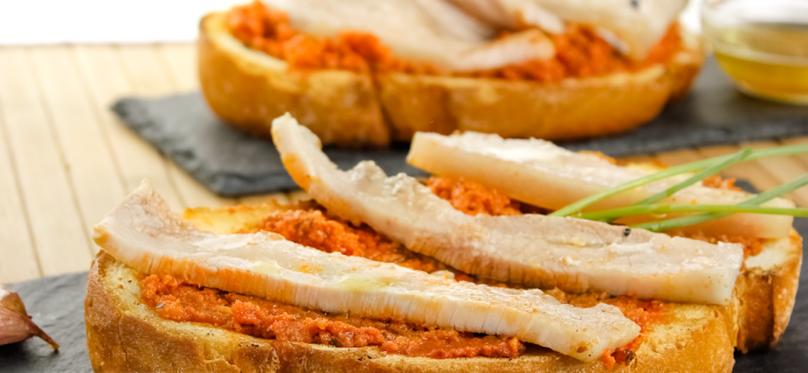 tostas de migas manchegas.png